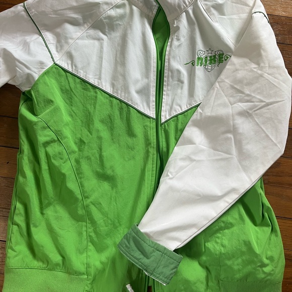 GREEN NIKE WINDBREAKER - Picture 2 of 4